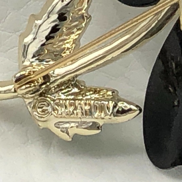 Sarah Coventry 1969 Dogwood Flower Brooch Black Enamel Flower Power Floral Pin - Picture 5 of 8